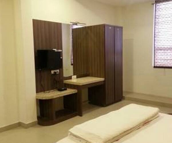Polo Rooms Kolar Road, Bhopal 4